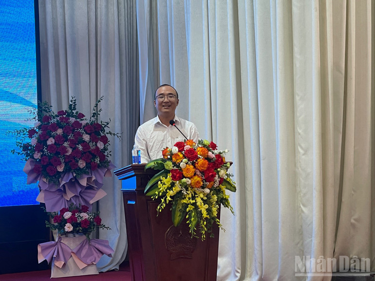 Писатель Ле Куанг Транг. ndo_br_vanhoctre4.jpg