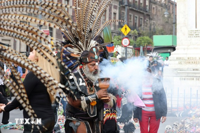 Quang cảnh lễ hội Tlacaxipehualiztli được tái hiện tại thủ đô Mexico City. (Ảnh: TTXVN)