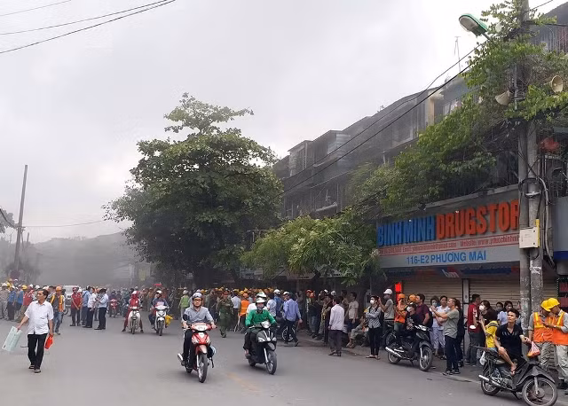 Cháy công trình xây dựng trên phố Phương Mai, Hà Nội ảnh 2