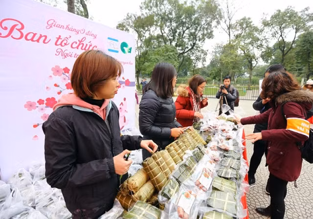 Chợ Tết 0 đồng dành cho bệnh nhân nghèo ảnh 3
