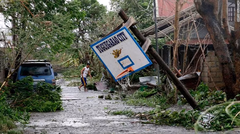 ThÃ&nbsp;nh phÃ¡Â»ÃÃÃÃÃÃÂ Tuguegarao tan hoang sau khi bÃ£o Mangkhut quÃ©t qua (Ã¡ÂºÂ£nh: CNN) 