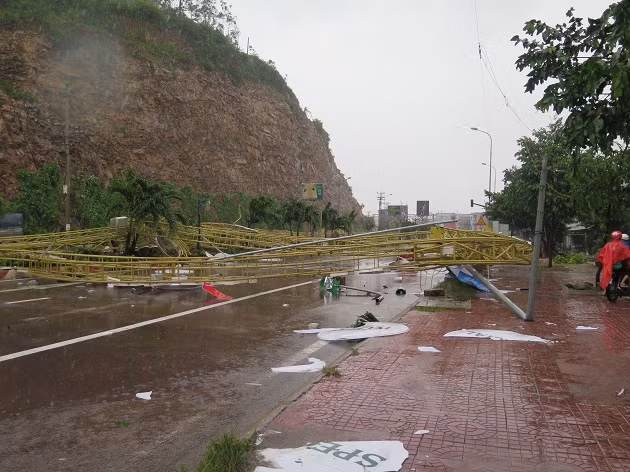 Cập nhật: Bão số 12 càn quét các tỉnh Nam Trung Bộ ảnh 10 Cập nhật: Bão số 12 càn quét các tỉnh Nam Trung Bộ ảnh 10