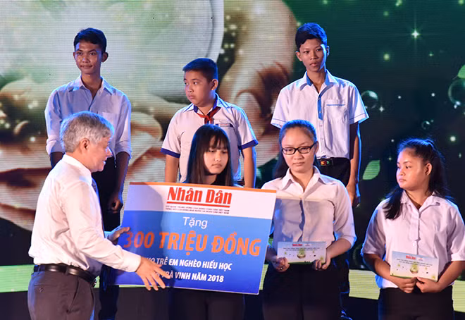 Trao học bổng Quỹ Hạt giống Việt cho học sinh đồng bằng sông Cửu Long ảnh 11 Trao học bổng Quỹ Hạt giống Việt cho học sinh đồng bằng sông Cửu Long ảnh 11