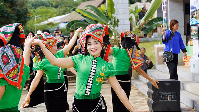 Vui Tết Độc lập tại chợ phiên ảnh 2 Vui Tết Độc lập tại chợ phiên ảnh 2