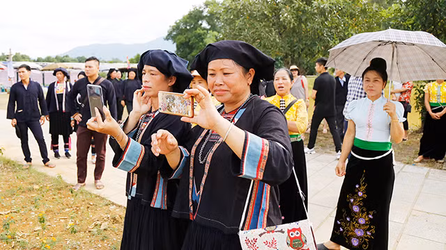 Vui Tết Độc lập tại chợ phiên ảnh 4 Vui Tết Độc lập tại chợ phiên ảnh 4