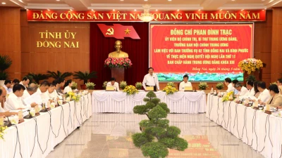 Quang cảnh buổi làm việc của Đoàn công tác Bộ Chính trị với Ban Thường vụ Tỉnh ủy hai tỉnh Đồng Nai và Bình Phước.