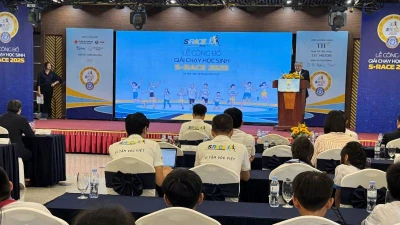 Đại diện các đơn vị tổ chức, đồng hành cùng giải chạy thông tin về quy mô, ý nghĩa của Giải chạy học sinh S - RACE 2025.