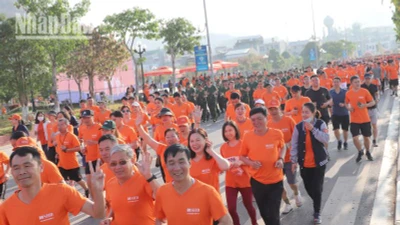 Hơn 1.000 người đã tham gia hưởng ứng cuộc vận động “Toàn dân rèn luyện thân thể theo gương Bác Hồ vĩ đại”.
