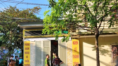 Phòng khám bị tạm đình chỉ hoạt động.