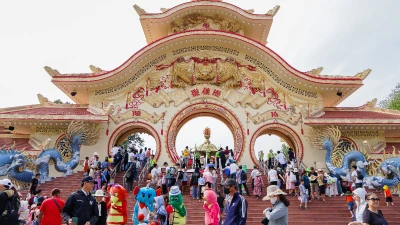 Khu du lịch Suối Tiên.