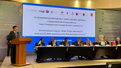Đồng chí Lê Thành Đô, Chủ tịch Ủy ban nhân dân tỉnh Điện Biên, phát biểu tại lễ khai mạc Đại hội Thể thao Saint Petersburg, Liên bang Nga. Ảnh: HẢI HÀ