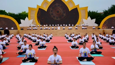 Màn đồng diễn Yoga với sự tham gia của hơn 300 người tại Ngày hội. (Ảnh: QUỐC ĐẠT)