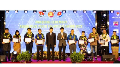 Các tập thể, cá nhân nhận giải thưởng.