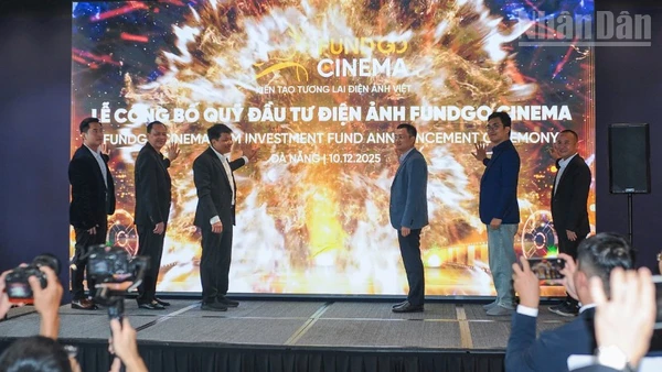 Các đại biểu thực hiện nghi thức công bố Quỹ đầu tư điện ảnh FUNDGO Cinema.