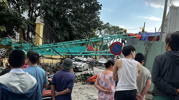 Hiện trường vụ gãy cần cẩu gây sập tường Bảo tàng Điêu khắc Chăm Đà Nẵng.