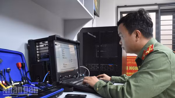 Phòng An ninh mạng và phòng, chống tội phạm sử dụng công nghệ cao Công an thành phố Đà Nẵng đấu tranh tội phạm trên không gian mạng.