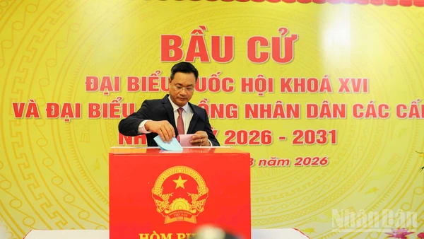 Bí thư Thành ủy Đà Nẵng Lê Ngọc Quang bỏ phiếu bầu cử.