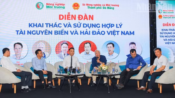 Các đại biểu tham gia thảo luận tại Diễn đàn về khai thác và sử dụng hợp lý tài nguyên biển và hải đảo Việt Nam.
