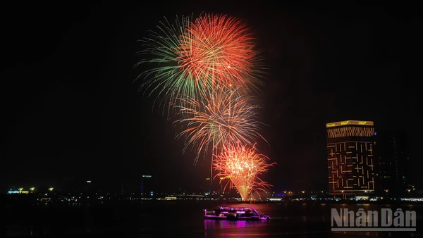 Điểm bắn pháo hoa chào đón Tết Bính Ngọ 2026 tại đường Bạch Đằng.