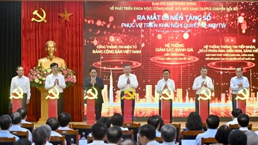 Tổng Bí thư Tô Lâm, Thủ tướng Phạm Minh Chính và các đồng chí lãnh đạo Đảng, Nhà nước thực hiện nghi thức ra mắt 3 nền tảng số phục vụ triển khai Nghị quyết số 57-NQ/TW.