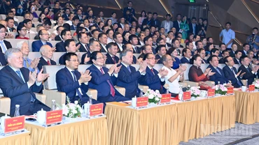 Tổng Bí thư Tô Lâm và các đồng chí lãnh đạo, nguyên lãnh đạo Đảng, Nhà nước dự Lễ kỷ niệm 80 năm Ngày truyền thống ngành Tài chính. (Ảnh: ĐĂNG KHOA)