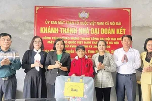 Những ngôi nhà Đại đoàn kết được trao cho những hộ gia đình khó khăn ở xã Nội Bài đúng dịp Tết Nguyên đán Bính Ngọ giúp các hộ đón Tết trong ấm áp, yêu thương.