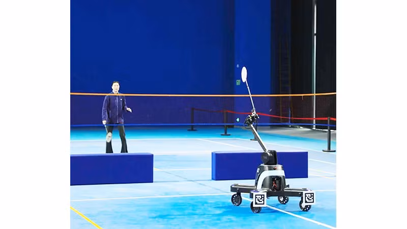 Robot chơi cầu lông