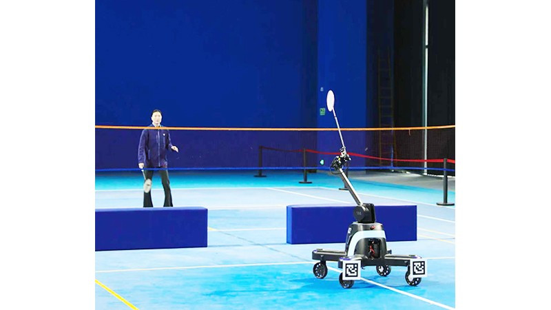 Robot chơi cầu lông