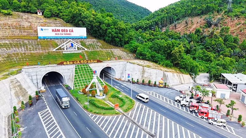 Công trình hầm đường bộ qua Đèo Cả.