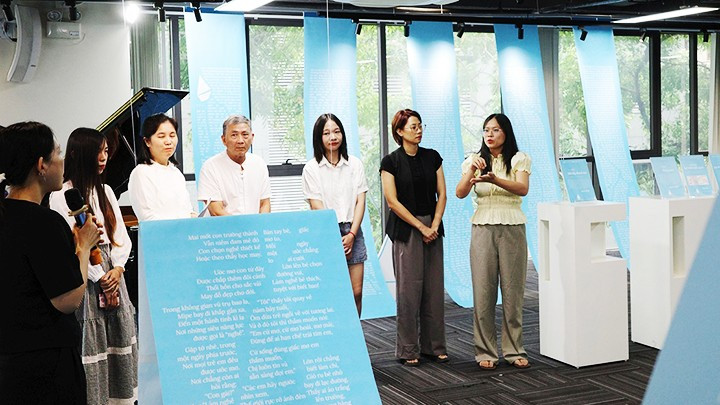 Tác giả các ý tưởng xuất sắc chia sẻ tại lễ ra mắt.