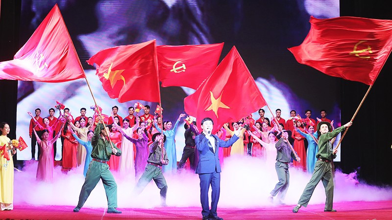 Văn học nghệ thuật để lại nhiều tác phẩm đi cùng năm tháng.