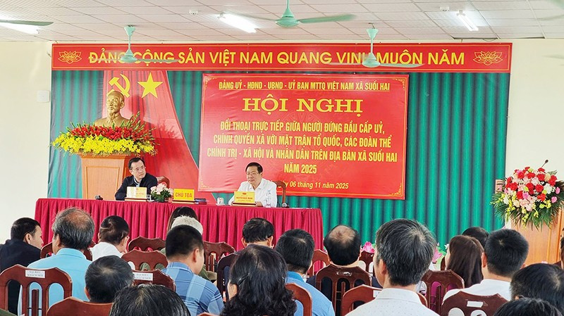 Nhiều vấn đề "nóng" đã được lãnh đạo xã giải đáp thẳng thắn, cởi mở.