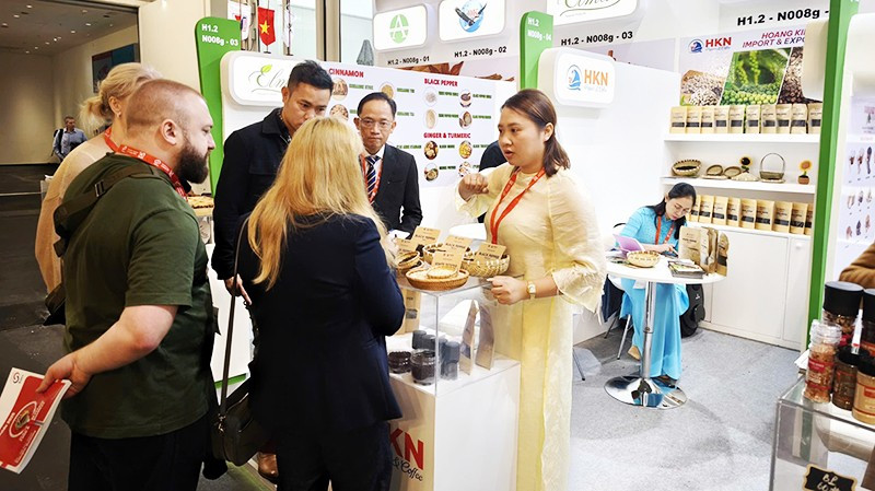 Cộng đồng kiều bào tham gia kết nối thị trường, kết nối đối tác ở nước ngoài. Ảnh: UBNV