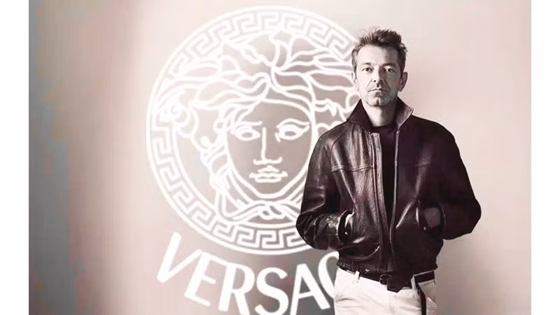 Pieter Mulier về với Versace