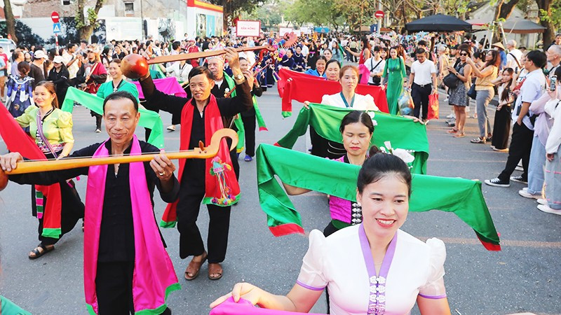 Lấy văn hóa soi đường cho thắng lợi