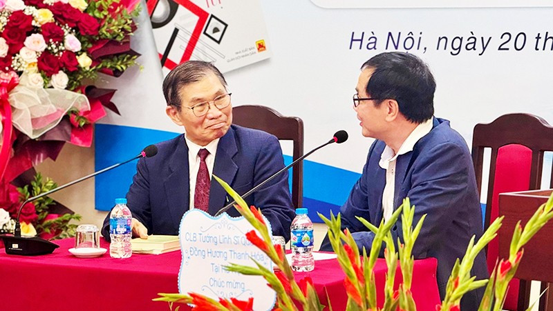 Điểm tựa chữ Tâm, chữ Tình