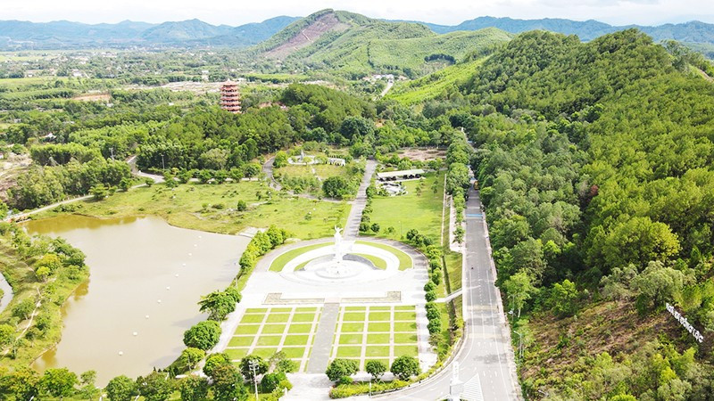 Khu tưởng niệm Ngã ba Đồng Lộc.