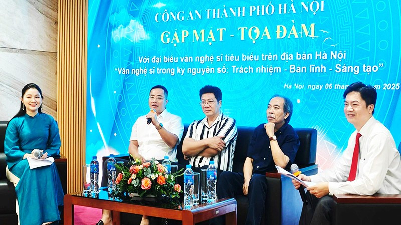 Văn nghệ sĩ trao đổi về trách nhiệm, bản lĩnh, yêu cầu thắp lửa sáng tạo và lan tỏa những giá trị đẹp đến cộng đồng. Ảnh tư liệu