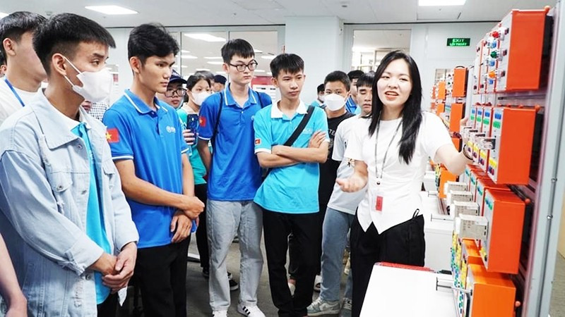 Tư vấn tuyển sinh vào các trường đại học, cao đẳng năm 2025.