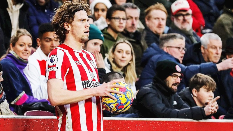 Brentford đang nổi lên như một "Stoke City mới", với những cú ném biên mạnh như treo bóng vào vòng cấm đối thủ.