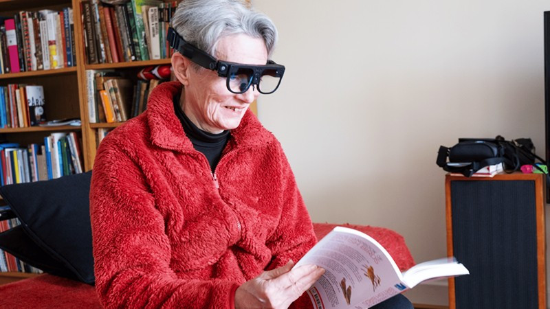 Kính hỗ trợ người mắc bệnh mất trí nhớ. Ảnh: THE GUARDIAN