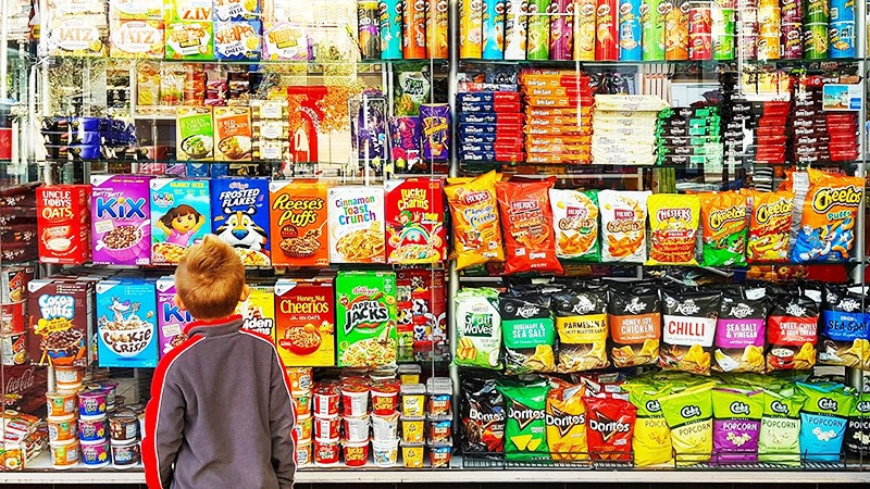 Trẻ em dễ bị ảnh hưởng bởi những chiến lược marketing. Ảnh: GETTYIMAGES
