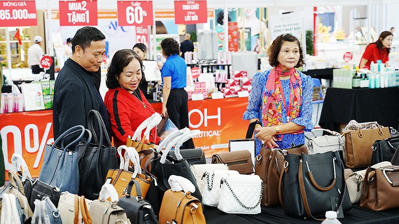 Đẩy mạnh các hoạt động xúc tiến thương mại nhằm kích cầu tiêu dùng trong nước. Ảnh: NAM NGUYỄN