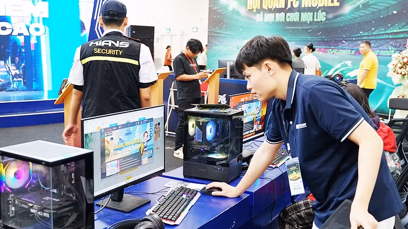 Các ứng dụng, phần mềm trò chơi rất dễ bị vi phạm bản quyền tác giả. Ảnh: NAM HẢI