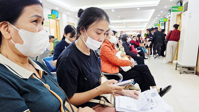 Quét mã QR để xem kết quả khám, chữa bệnh tại Bệnh viện T.Ư Quân đội 108. Ảnh: NAM NGUYỄN