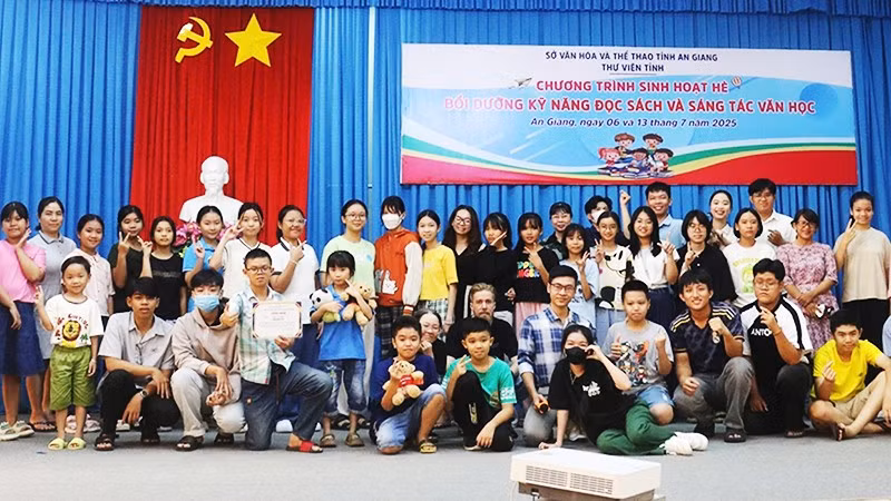 Chương trình với vai trò nòng cốt của Câu lạc bộ Văn học trẻ An Giang là mô hình hay đáng để tham khảo nhằm thắp lửa tình yêu văn học và môn Ngữ văn cho học sinh.