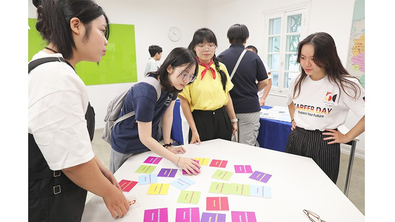 Trong bối cảnh thị trường lao động thay đổi nhanh chóng, việc giúp học sinh định hướng nghề nghiệp từ sớm càng trở nên quan trọng. Ảnh: ANH QUÂN