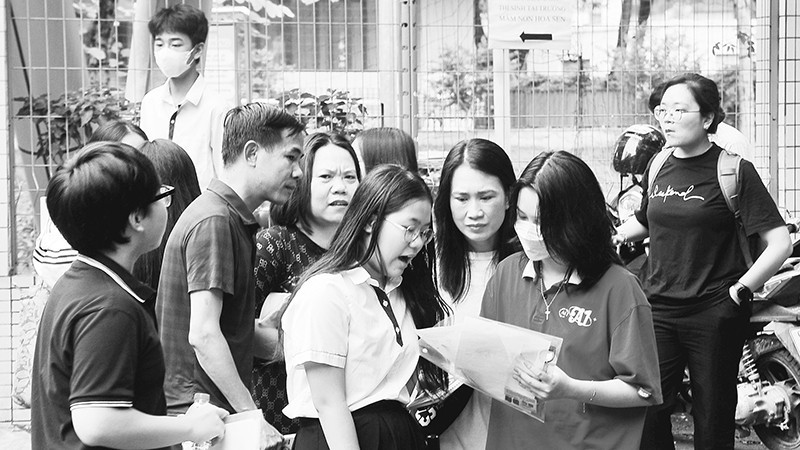 Kỳ thi vào lớp 10 luôn tạo áp lực cho cả học sinh và phụ huynh. Ảnh: NAM NGUYỄN