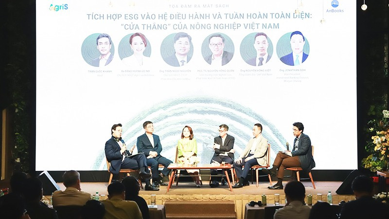 Các diễn giả nói về giải pháp phát triển nông nghiệp Việt bền vững theo chuẩn quốc tế tại tọa đàm. Ảnh: QUỲNH NHƯ
