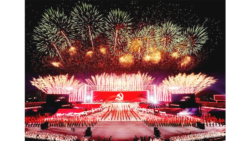 Chương trình nghệ thuật đặc biệt chào mừng thành công Đại hội XIV của Đảng. Ảnh: THÀNH ĐẠT